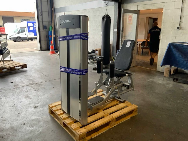 Life fitness optima dual abductie\adductie machine krachtstation - afbeelding 5 van  6