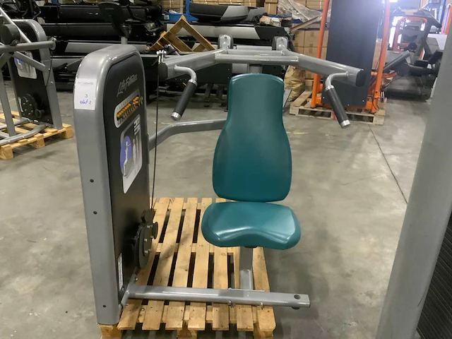 Life fitness shoulder press circuit machine krachtstation - afbeelding 1 van  4