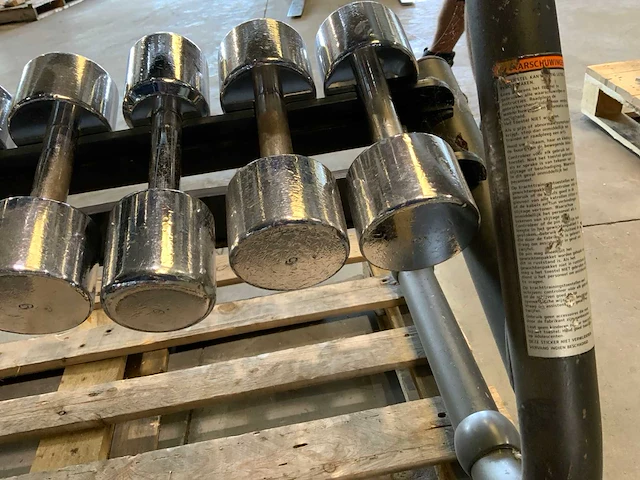 Lifemaxx chrome dumbells mix krachtstation - afbeelding 7 van  8