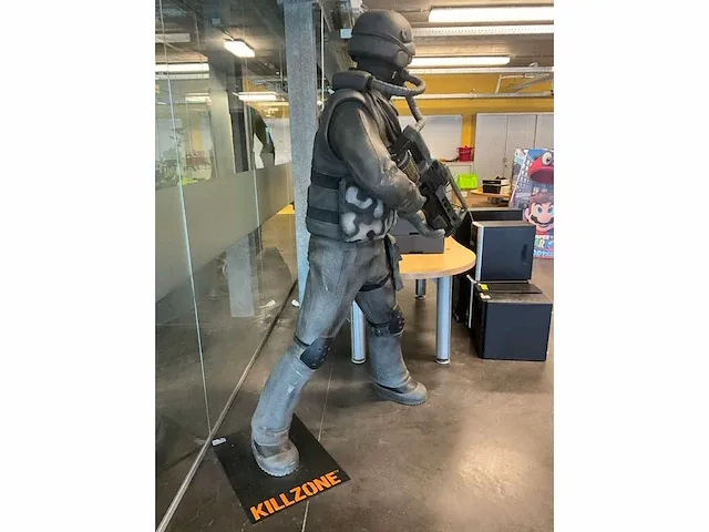 Lifesize action figure killzone - helghast - afbeelding 9 van  15