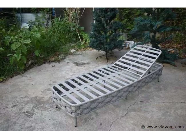 Ligbeddenset - 2 x 1 persoons ligbed met 2 bijzettafels - afbeelding 3 van  5