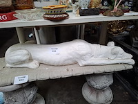 Liggende hond - afbeelding 1 van  1