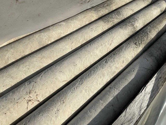 Light emperador partij witsteen zwembadboord 21,6 lm - afbeelding 2 van  4