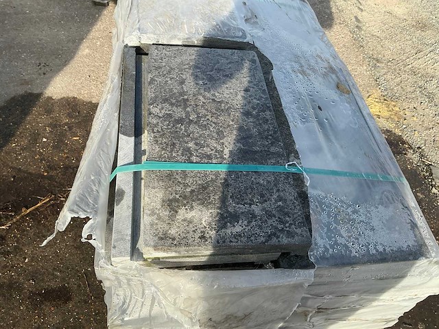 Limestone zwembadboordsteen ca 30 lm - afbeelding 2 van  4