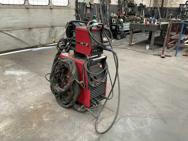 Lincoln electric powertec 300s mig lasapparaat - afbeelding 2 van  4