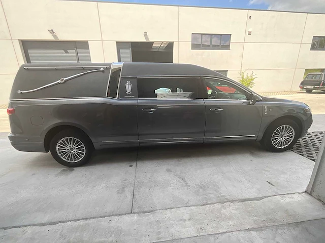 Lincoln stratford lijkwagen - 2013 - afbeelding 30 van  35