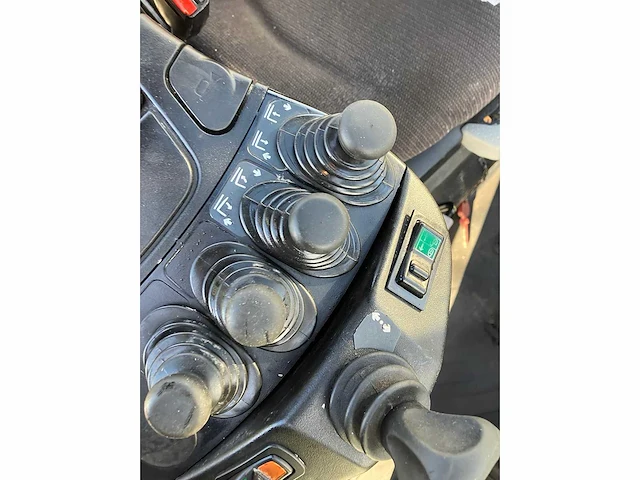 Linde h35t-02 vorkheftruck met jcb q-fit snelwissel + rotator + zwaar klem 2016 - afbeelding 62 van  90