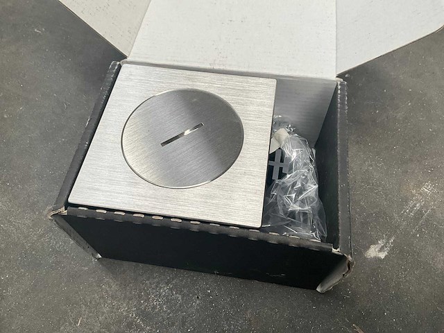 Lithos arpi rvs vloerstopcontact (6x) - afbeelding 1 van  4