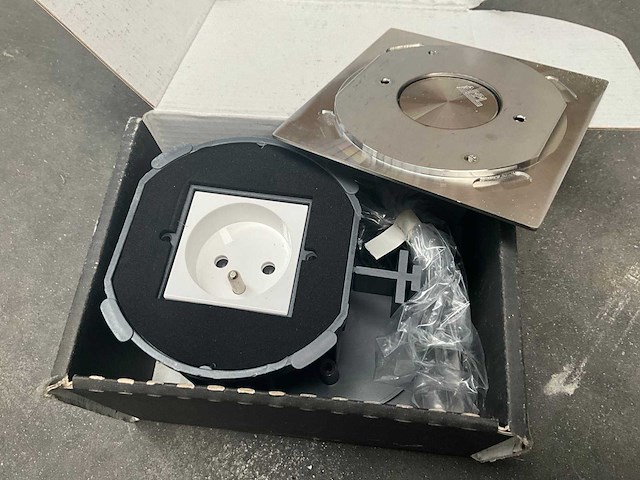 Lithos arpi rvs vloerstopcontact (6x) - afbeelding 2 van  4