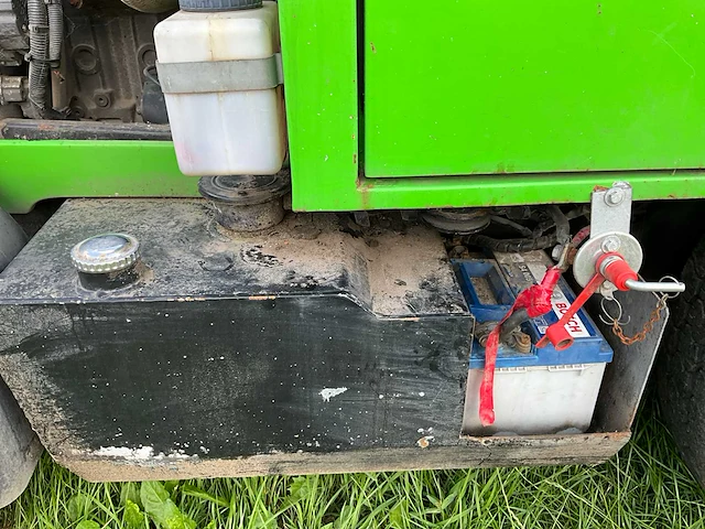 Lm trac werktuigdrager met onkruidborstel - afbeelding 10 van  28
