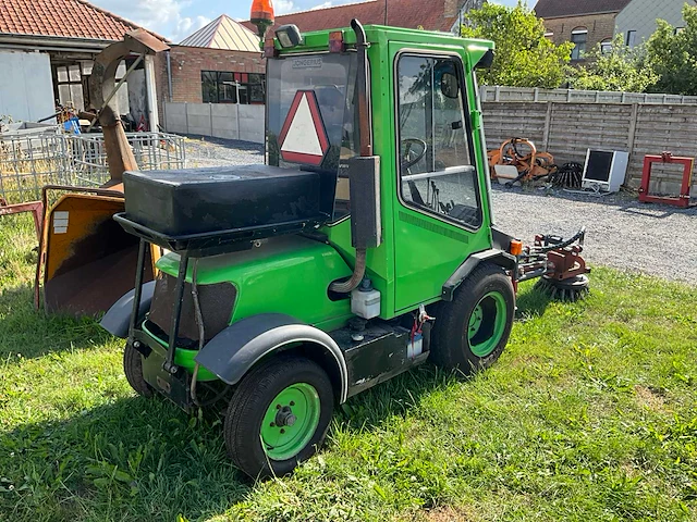 Lm trac werktuigdrager met onkruidborstel - afbeelding 23 van  28