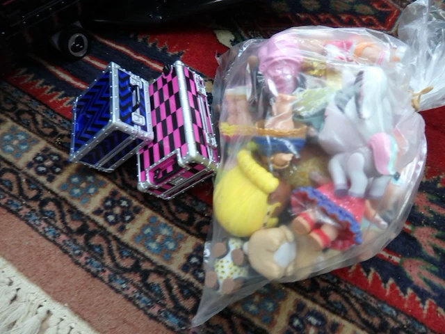 L.o.l pop vliegtuig met poppen - afbeelding 2 van  3
