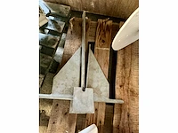 Loopplank, navigatiesysteem, anker boot, reddingsvesten. - afbeelding 4 van  8