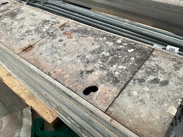 Loopplatform met luik (8x) - afbeelding 4 van  7