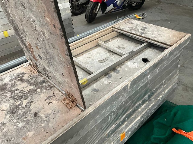 Loopplatform met luik (8x) - afbeelding 6 van  7