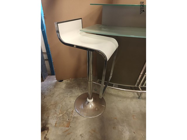 Lot 1 - barmeubel en barkrukken - afbeelding 3 van  4