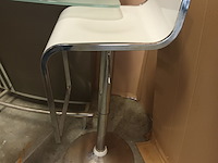 Lot 1 - barmeubel en barkrukken - afbeelding 4 van  4