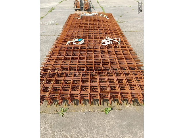 Lot 1 - betonnetten. 35 stuks - afbeelding 1 van  3