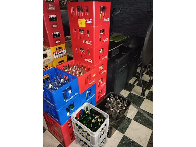 Lot 1 - frisdrank leeggoed - 14 bakken - afbeelding 1 van  2