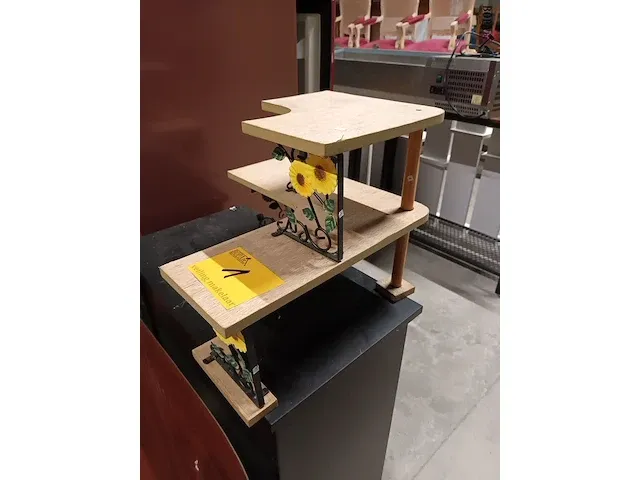 Lot 1 - hoekrekje etagère - afbeelding 3 van  4