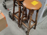 Lot 1 - houten barkrukken. 2 stuks