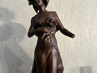 Lot 1 - klok, marmen voet met zamac beeld - afbeelding 3 van  6