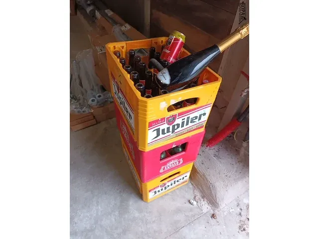 Lot 1 - leeggoed, blikje jupiler en fles schuimwijn - afbeelding 2 van  3