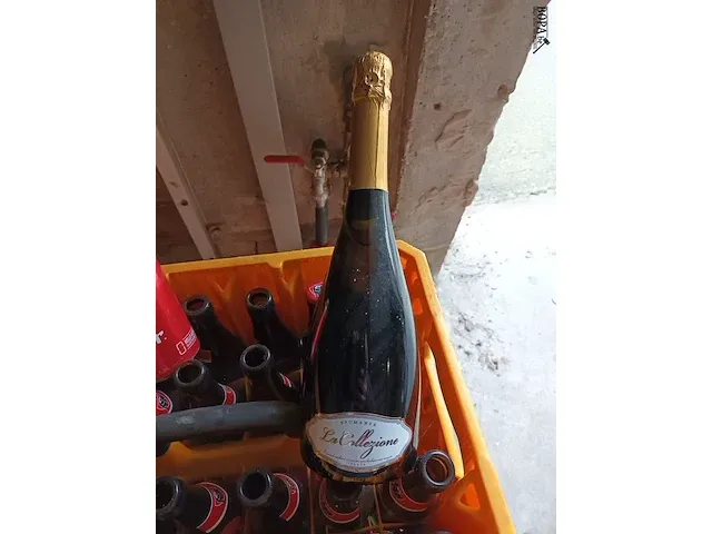 Lot 1 - leeggoed, blikje jupiler en fles schuimwijn - afbeelding 3 van  3