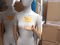 Lot 1 - mannequin pop - afbeelding 1 van  3