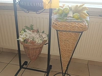 Lot 1 - metalen plantenstandaard. 2 stuks