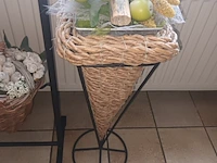 Lot 1 - metalen plantenstandaard. 2 stuks - afbeelding 3 van  3