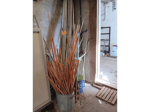 Lot 1 - metalen profielen en stokken - afbeelding 1 van  4
