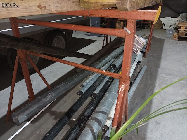 Lot 1 - metalen schragen. 2 stuks - afbeelding 1 van  3