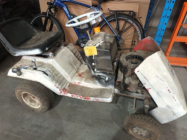 Lot 1 - mini tractor - afbeelding 1 van  6