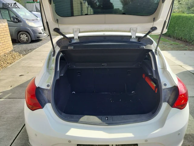 Lot 1 - opel astra (2014-cahss.w0lpc6ew1eg007767) - afbeelding 16 van  20