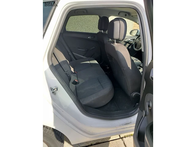 Lot 1 - opel astra (2014-cahss.w0lpc6ew1eg007767) - afbeelding 18 van  20