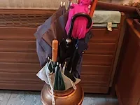 Lot 1 - paraplubak met 5 paraplu’s