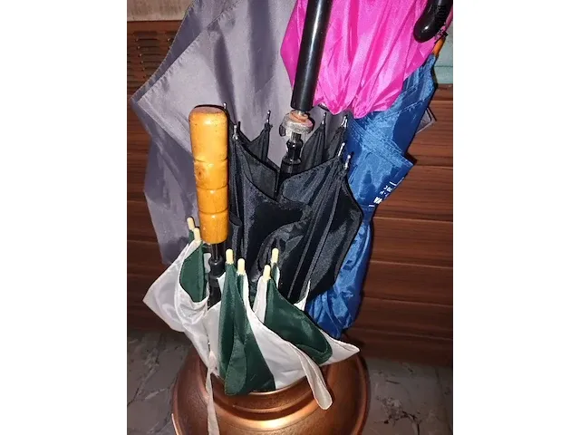 Lot 1 - paraplubak met 5 paraplu’s - afbeelding 3 van  3