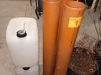 Lot 1 - pvc buizen en bidons. 5 stuks