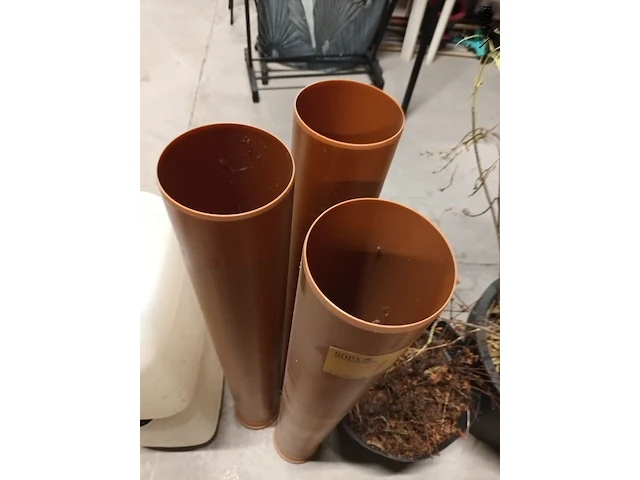 Lot 1 - pvc buizen en bidons. 5 stuks - afbeelding 3 van  3