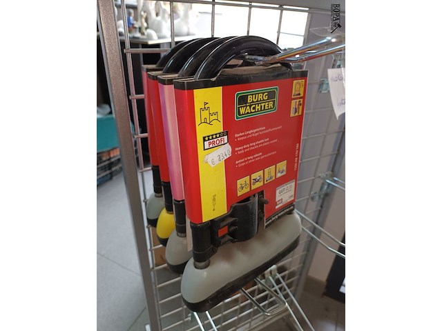 Lot 1 - rekje met motorhangsloten - afbeelding 3 van  3