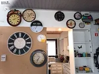Lot 1 - ronde wandklokken. 11 stuks