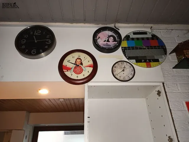 Lot 1 - ronde wandklokken. 11 stuks - afbeelding 3 van  3