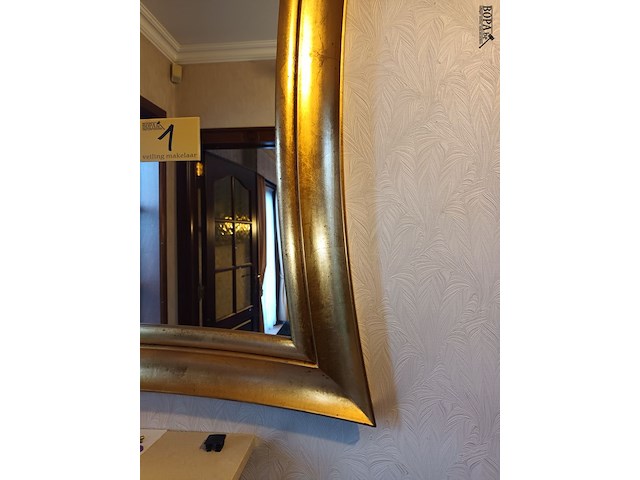 Lot 1 - spiegel in vergulde lijst - afbeelding 2 van  3