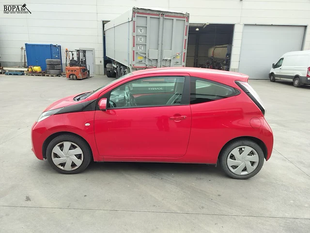 Lot 1 - toyota aygo (2015-chass.jtdjgnec20n075401) - afbeelding 12 van  23