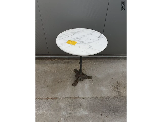 Lot 1 - tuintafel met marmeren blad - afbeelding 1 van  4