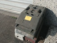 Lot 1 - verkeersborden sokkel. 7 stuks