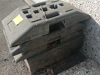 Lot 1 - verkeersborden sokkel. 7 stuks - afbeelding 2 van  4