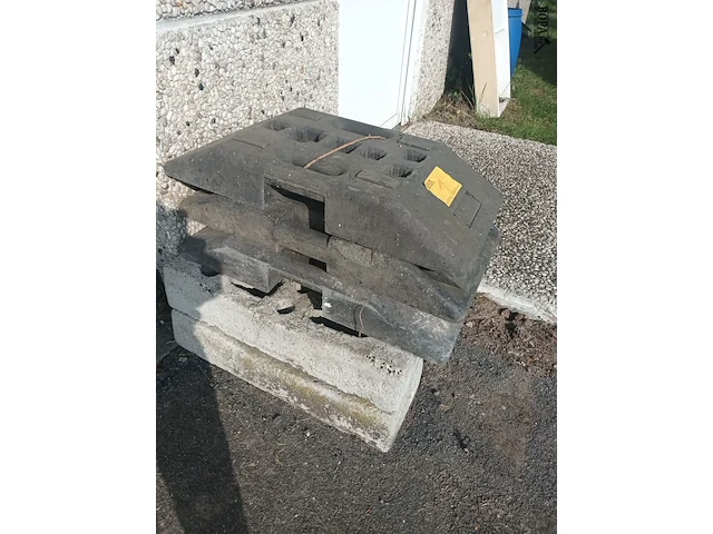 Lot 1 - verkeersborden sokkel. 7 stuks - afbeelding 3 van  4