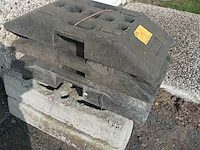 Lot 1 - verkeersborden sokkel. 7 stuks - afbeelding 3 van  4